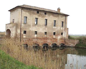 Torre Pal� vista dal lato est (L)