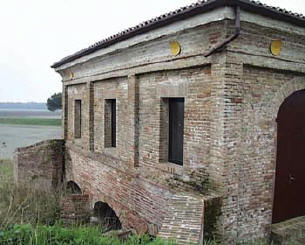 Chiavica del Bosco: si intravvedono le volte a botte (L)